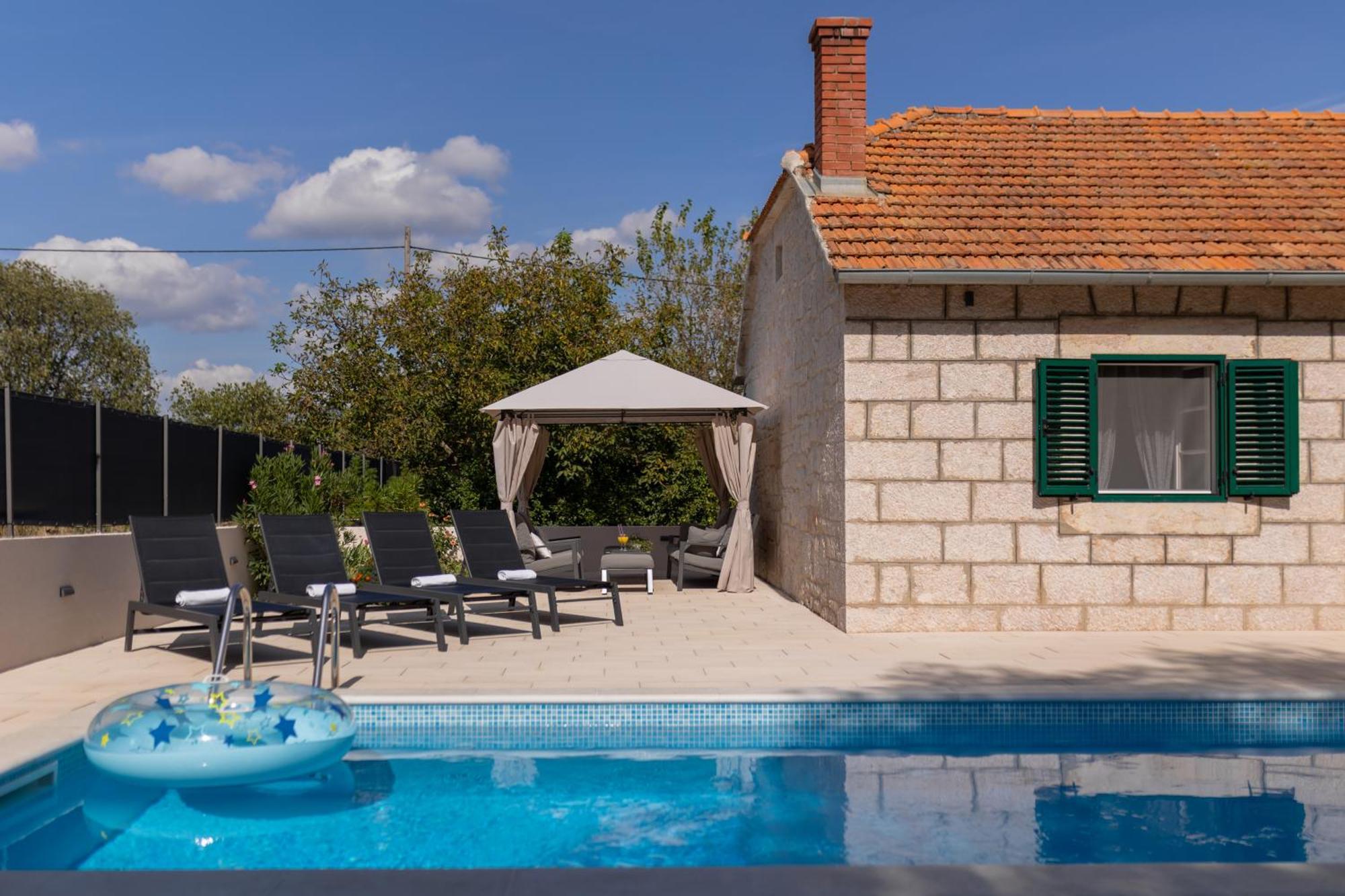 Experience Village Life - Jokini Dvori With Private Pool Pakovo Selo Eksteriør bilde
