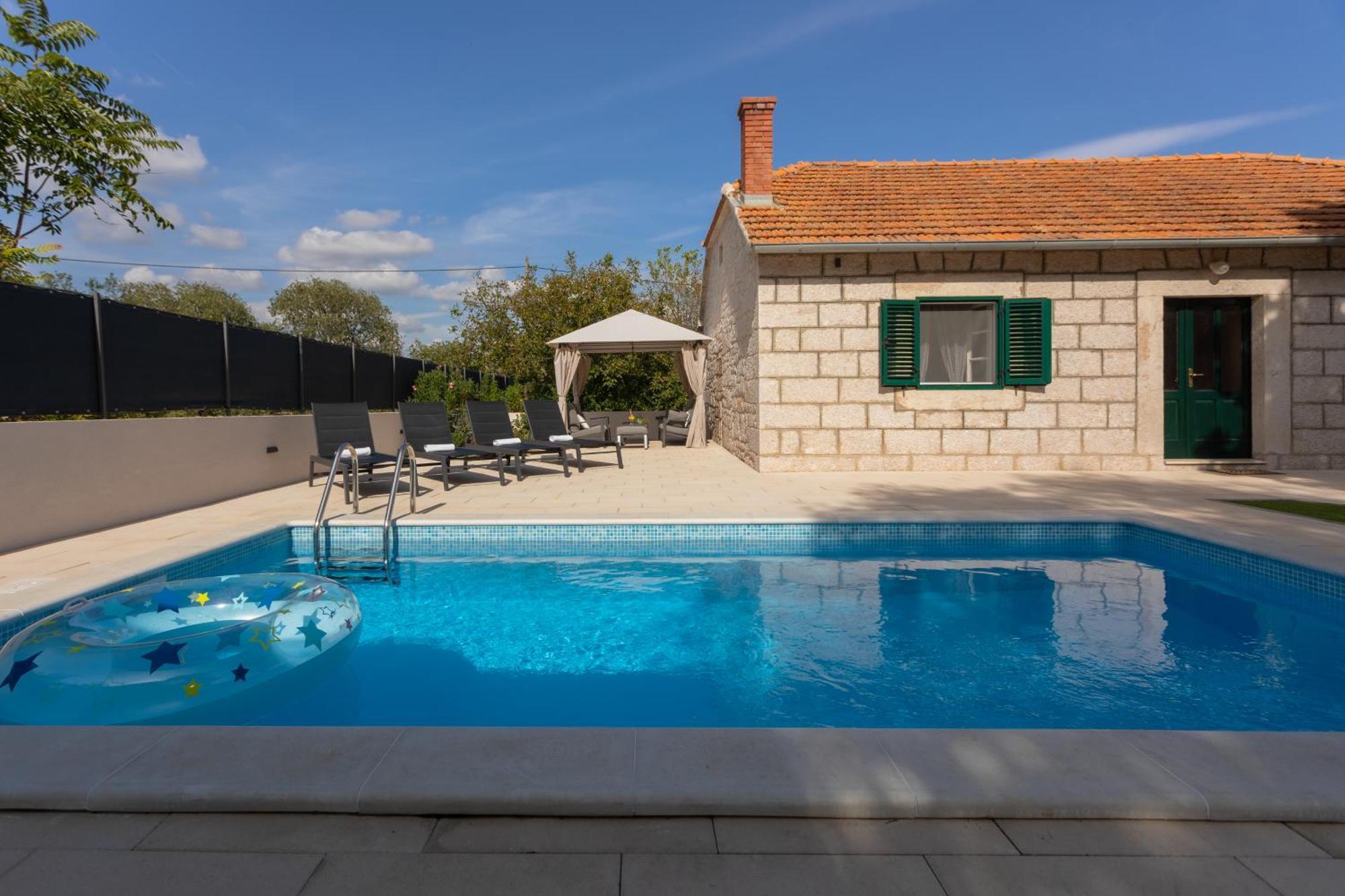 Experience Village Life - Jokini Dvori With Private Pool Pakovo Selo Eksteriør bilde