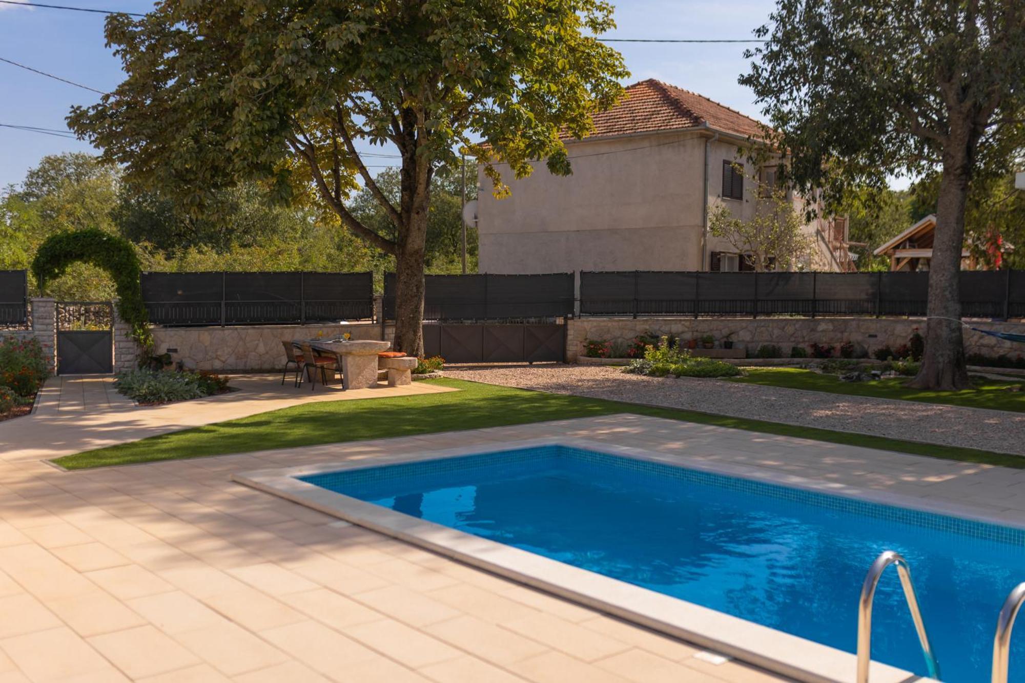 Experience Village Life - Jokini Dvori With Private Pool Pakovo Selo Eksteriør bilde